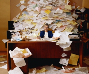 Looking for the office star? Look for the messy desk | HRD Canada