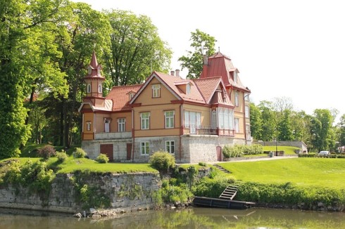 Demand for waterfront property in West Island remains strong post-flooding