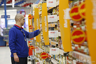 Consumer confidence still edging higher