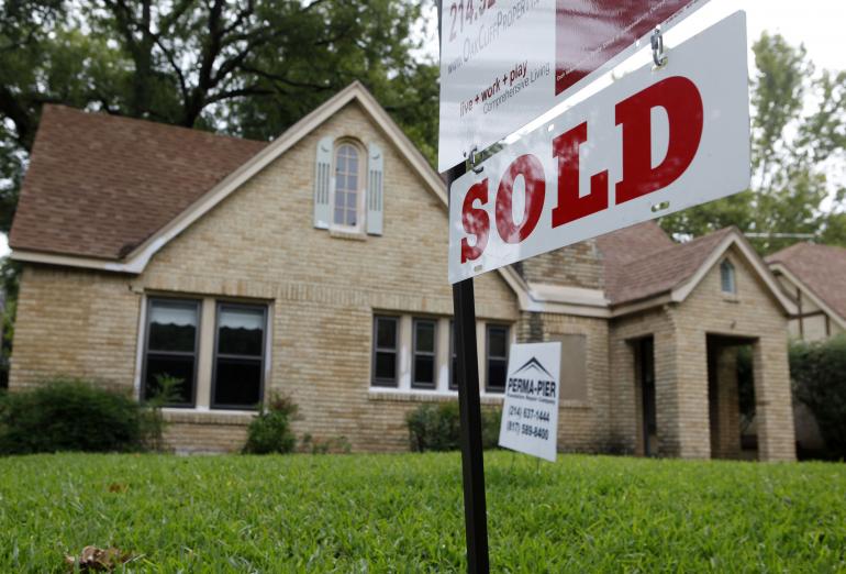US pending home sales slightly better