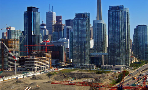 Toronto price gap between condos and houses widens