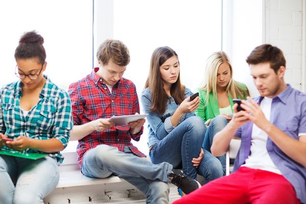 Smartphones kill young recruits’ career prospects