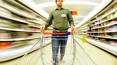 Consumer confidence falls on global economy concerns