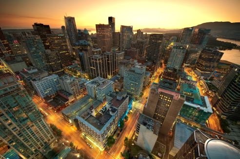 Consumer confidence rises in economy, real estate