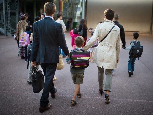 Do working mothers or fathers face more pressure?